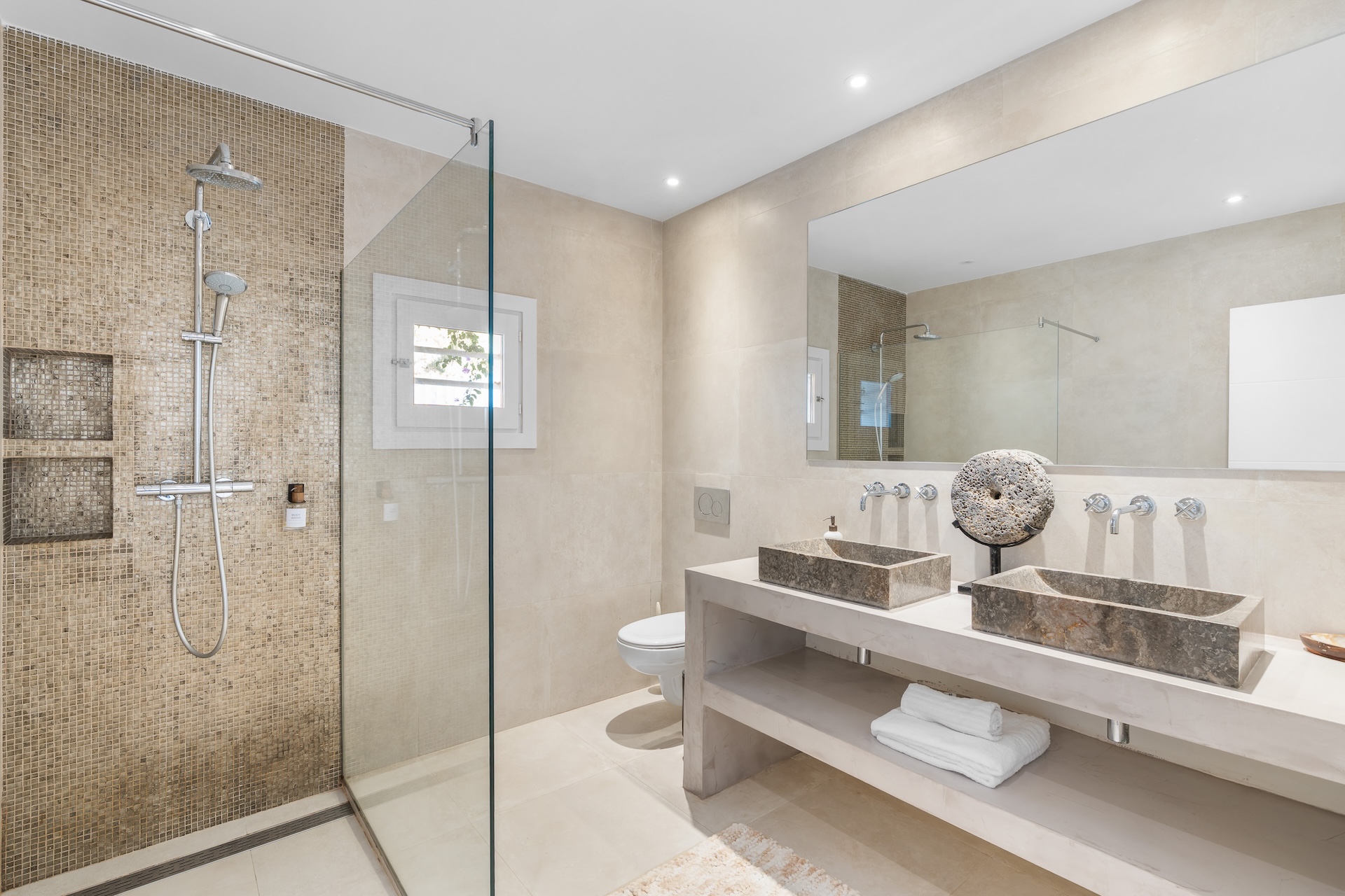 Resa Estates Paco for sale te koop finca paddel Ibiza bathroom .jpg